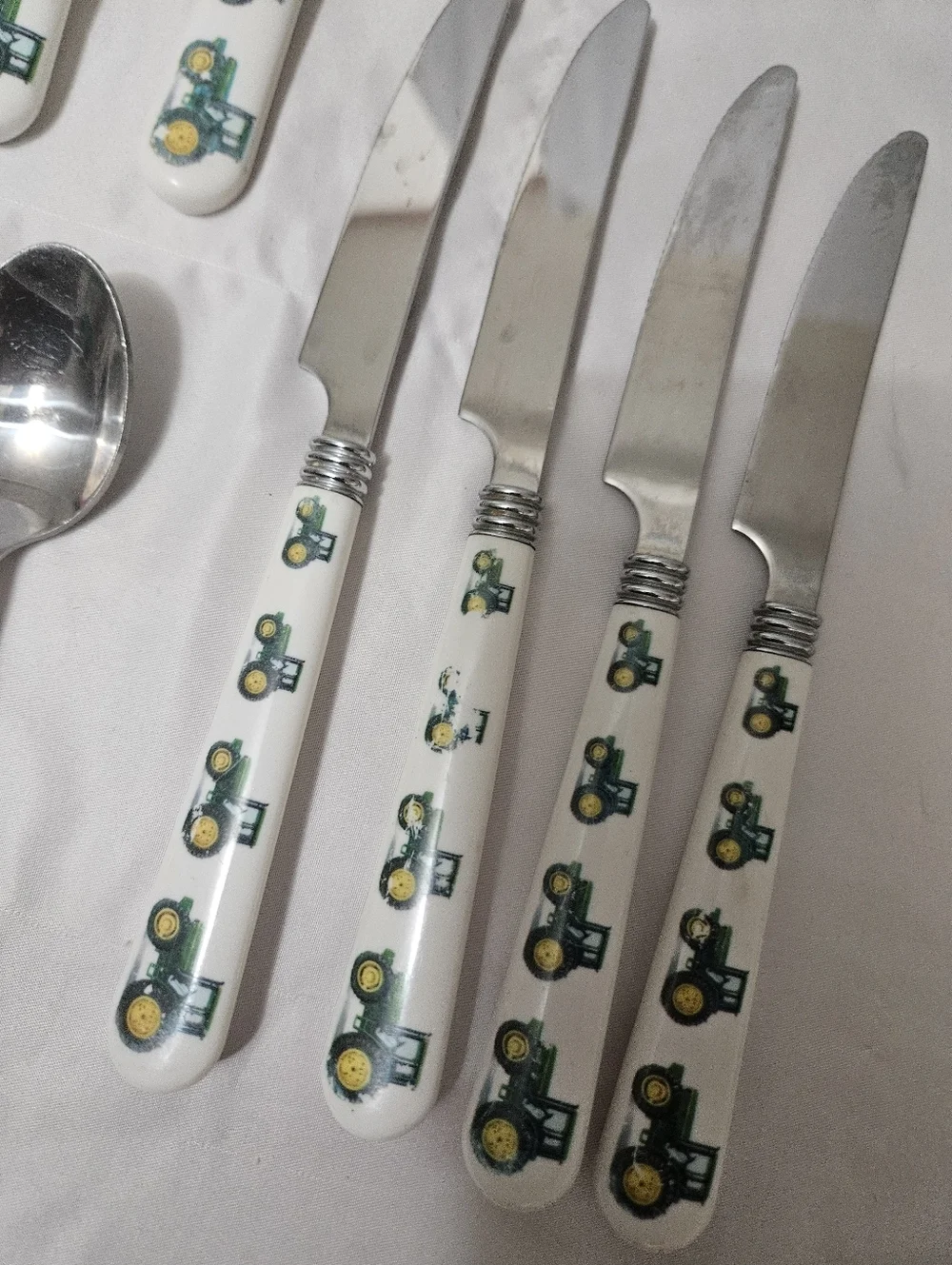 Gibson Flatwear Set Green Tractor Serves 4 USED!!